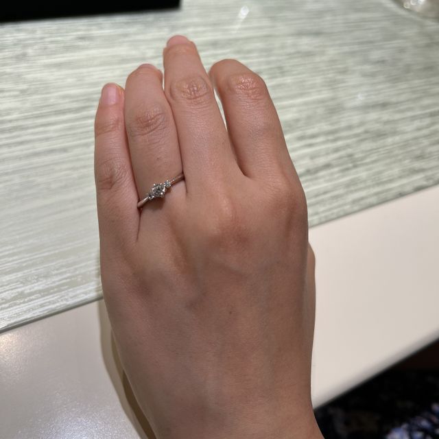 【TRECENTI(トレセンテ)の口コミ】 形は定番のものを中心に試着しましたが、どのデザインもさりげなく可愛さ…