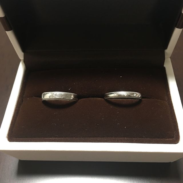 【アイプリモ(I-PRIMO)の口コミ】 ミル打ちが素敵で決めました。女性用の石三つもてんてんてんって離れてる…