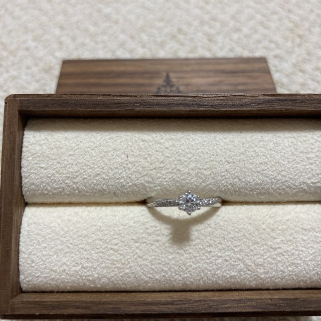 【PORTADA(ポルターダ)の口コミ】 インターネットで事前に指輪を探しているときにこちらのブランドを知り、…
