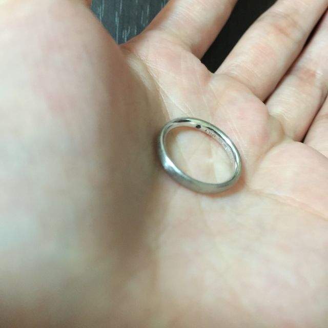 【BlaCykel(ブラシュケル)の口コミ】 実際につけた時に、私と旦那さんとふたりに違和感ないデザインでした。華…