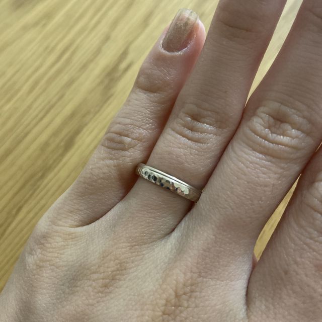 【TANZO.(鍛造指輪)の口コミ】 ずっとはめていたいので頑丈な指輪をというとこでTANZO.を選びました。
こ…