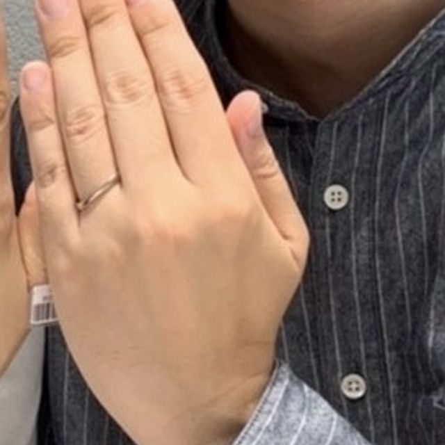 【銀座ダイヤモンドシライシの口コミ】 まず、多くの指輪を見た中で、指の配置とのフィット感、指の細さとのバラ…