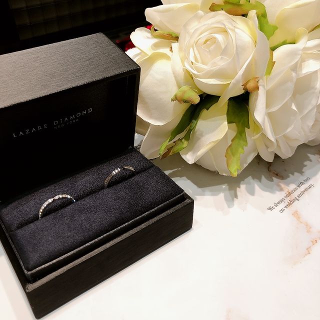 【ラザール ダイヤモンド(LAZARE DIAMOND)の口コミ】 デザインとダイヤモンドの輝きが綺麗で選びました。
ラザールの特徴など、…