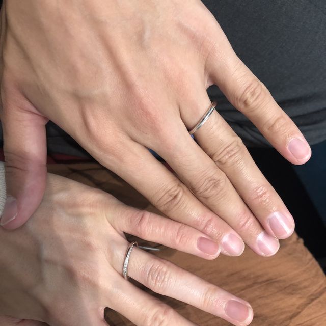 【銀座ダイヤモンドシライシの口コミ】 価格も高すぎずデザインもかわいかったので購入しました。元々ウェーブの…