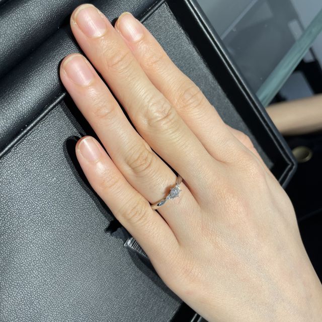 【エクセルコダイヤモンド(EXELCO DIAMOND)の口コミ】 他店舗で気に入った指輪のデザインと似たものを着用させて戴きました。つ…