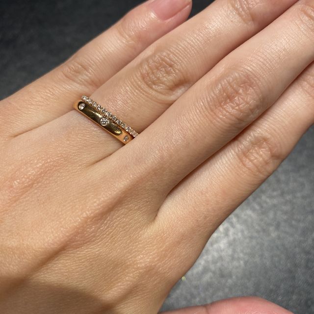 【ヴァン クリーフ＆アーペル(Van Cleef & Arpels)の口コミ】 ３石のダイヤモンドがセットされた上品なデザインです。
他のブランドの似…