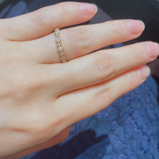 【EITO(エイト)の口コミ】 他にはないデザインです。
石がたくさんついているのでキラキラ派手なのが…