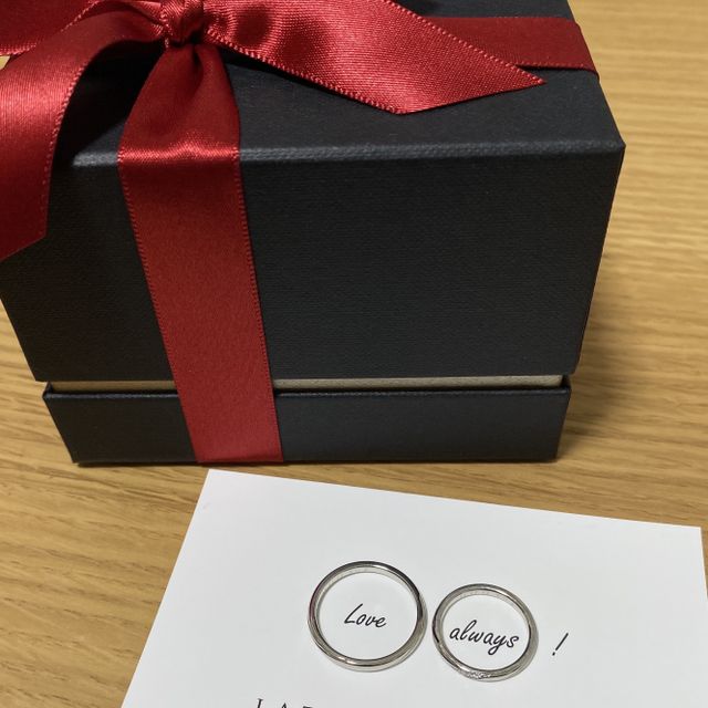 【ラザール ダイヤモンド(LAZARE DIAMOND)の口コミ】 デザインに一目惚れ。指輪の意味も知って更に素敵だと思いました。男性の…