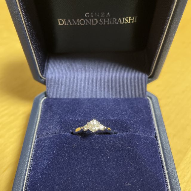 【銀座ダイヤモンドシライシの口コミ】 手が小さく指も細いので、大きなダイヤがどーんと乗っているとバランスが…