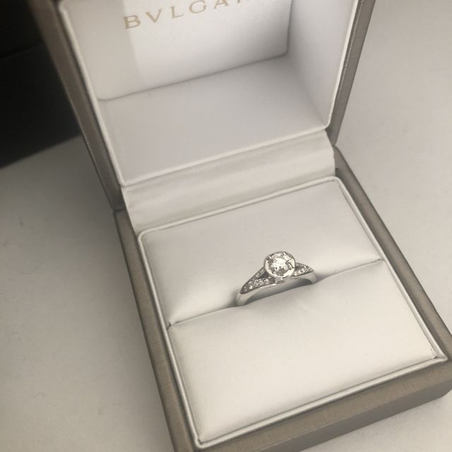 【ブルガリ(BVLGARI)の口コミ】 このデザインは他のブランドにはないものです。ウェーブやメレダイヤのよ…