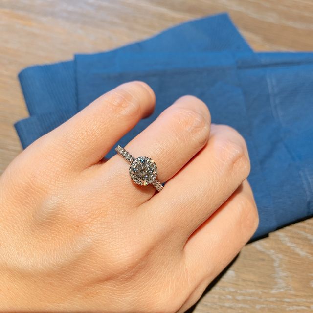 【カルティエ(Cartier)の口コミ】 長く付けられる指輪がいいよね、と沢山試着した中で、私も彼もこれだ！と…