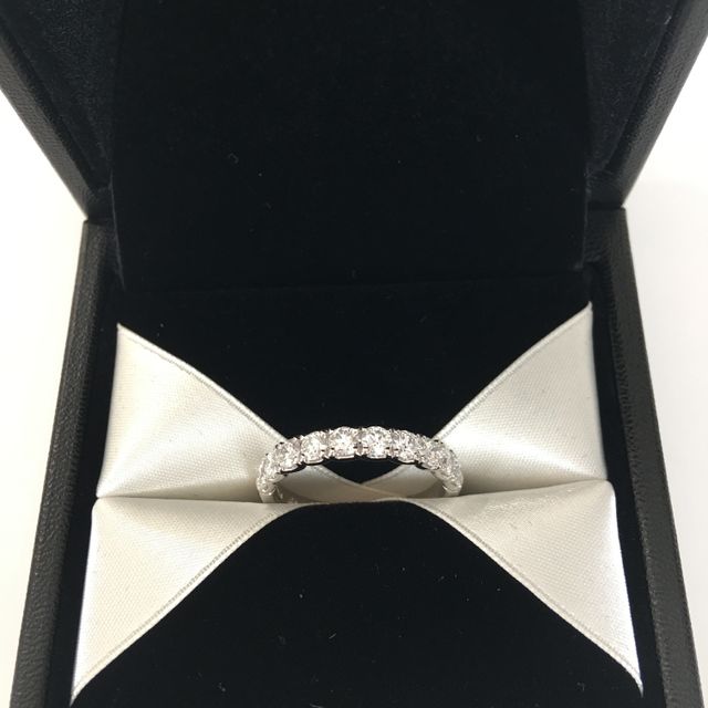 【エクセルコダイヤモンド(EXELCO DIAMOND)の口コミ】 結婚10周年のリングなので、決め手はダイヤ10石であったこと。お出かけ用…