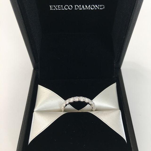 【エクセルコダイヤモンド(EXELCO DIAMOND)の口コミ】 結婚10周年のリングなので、決め手はダイヤ10石であったこと。お出かけ用…