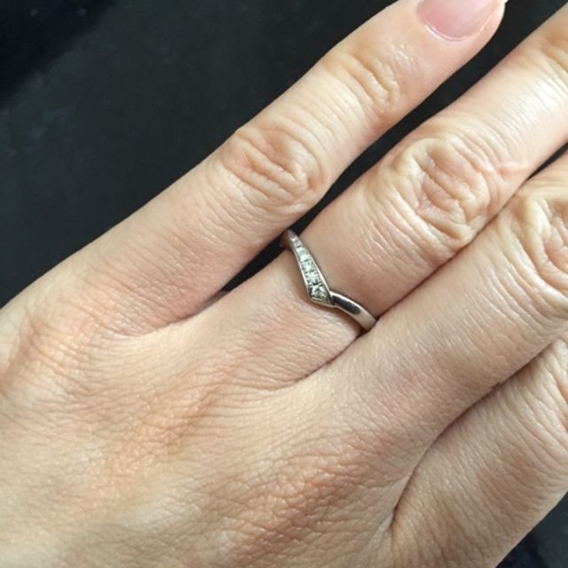 【4℃ BRIDAL(ヨンドシーブライダル)の口コミ】 ハーフエタニティーっぽいデザインが良く、3件ほど見て回りました。他店で…