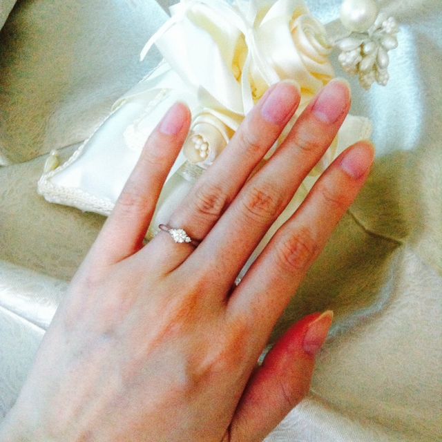 【俄(にわか)の口コミ】 やはり品質の良さとデザインが好みだったこと。
リングの素材や石のクオリ…