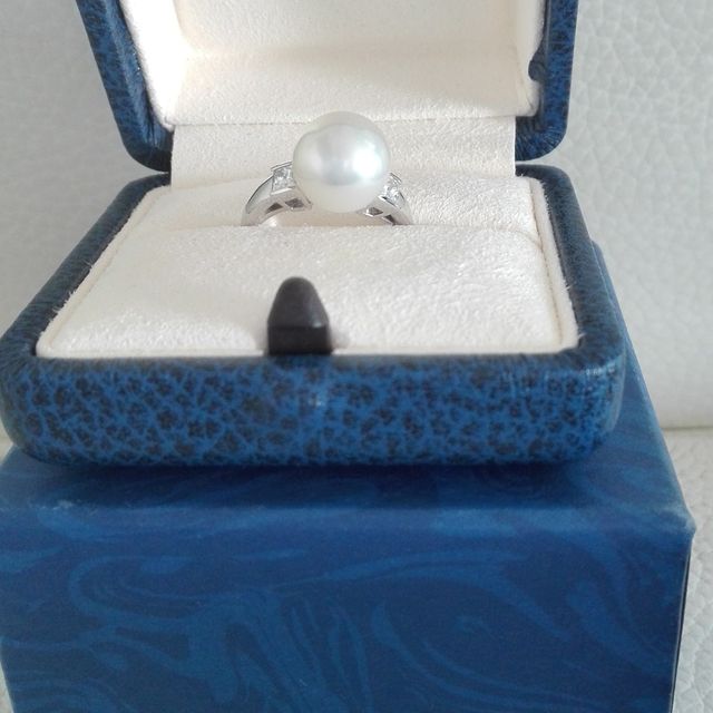 【MIKIMOTO(ミキモト)の口コミ】 婚約指輪として真珠の指輪を希望していました。冠婚葬祭にも幅広く使える…