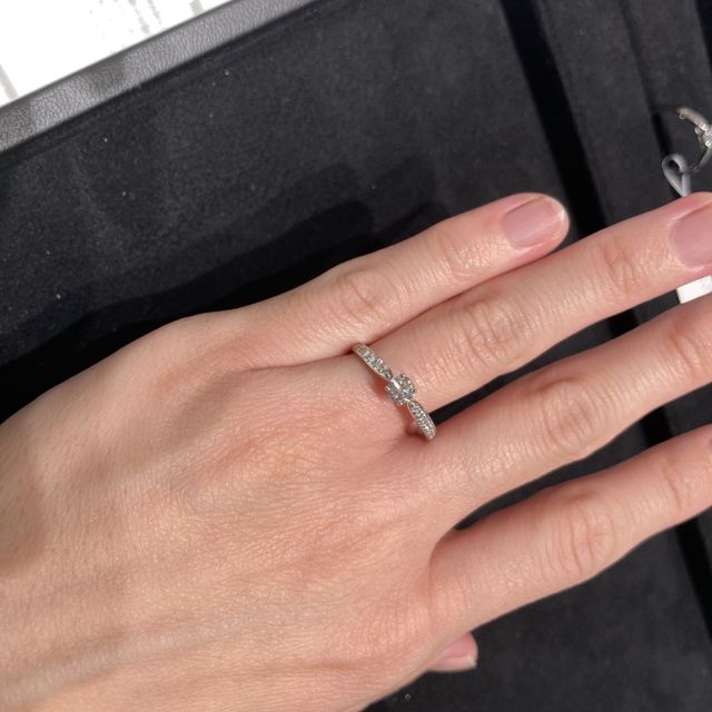 【ティファニー(Tiffany & Co.)の口コミ】 ティファニーの指輪は、海外ブランドということでリング部分が太い指輪の…