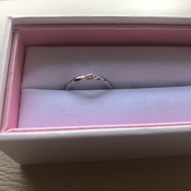 【nocur(ノクル)の口コミ】 デザインがとてもかわいくて気に入りました。プラチナとピンクゴールドで…