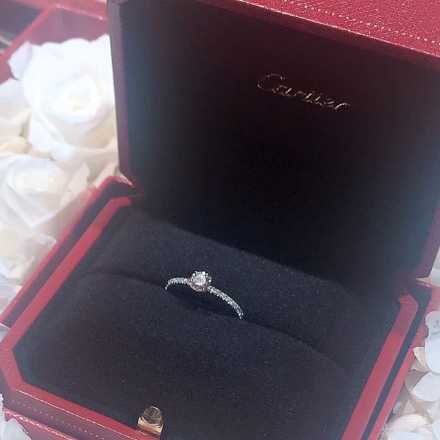【カルティエ(Cartier)の口コミ】 ハーフエタニティのパヴェタイプのエンゲージリングです。婚約指輪を選ぶ…