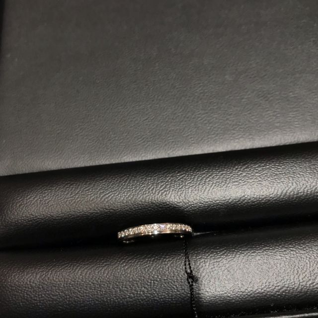 【ラザール ダイヤモンド(LAZARE DIAMOND)の口コミ】 ニューヨークが本店のブランドのため日本のブランドに比べて華やかなデザ…