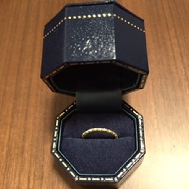 【hum(ハム)の口コミ】 なんといってもデザインと色です。フルエターナルのダイヤが一周したもの…