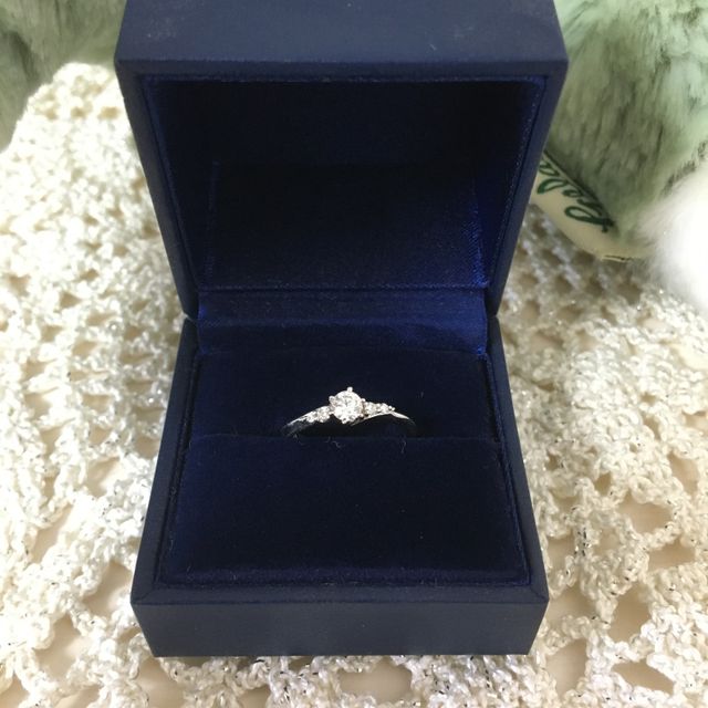 【銀座ダイヤモンドシライシの口コミ】 リングの種類が多く、選択肢が多いのがとても魅力的だった。
また担当の方…