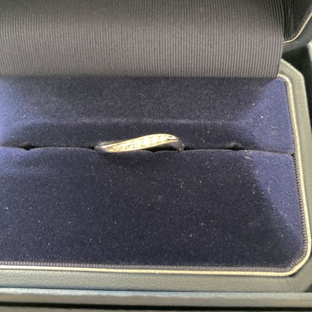 【銀座ダイヤモンドシライシの口コミ】 デザインがシンプルで気に入ったからです。
違う店に比べて最初は安かった…