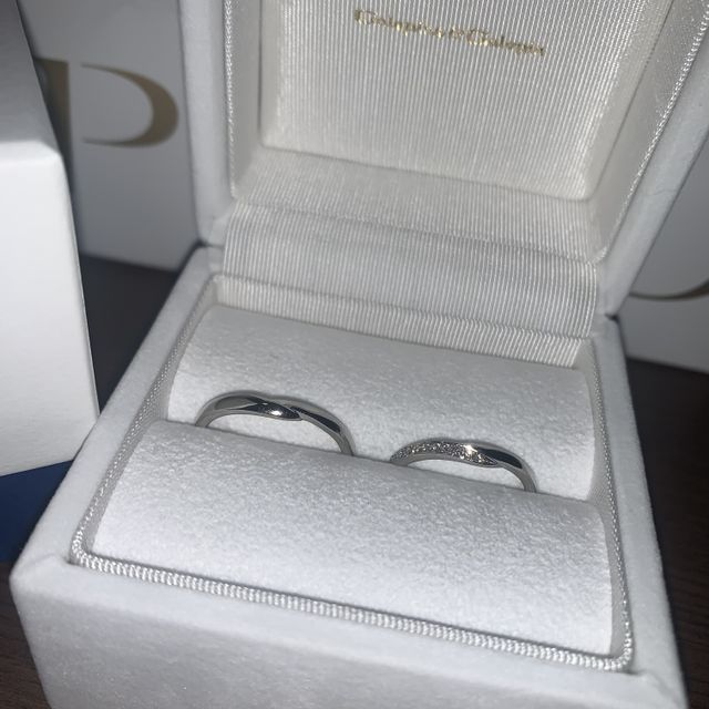 【Galopine & Galopin(ガロピーネガロパン)の口コミ】 指輪は色んな種類がある中私はシンプルよりキラキラしててウェーブが掛か…