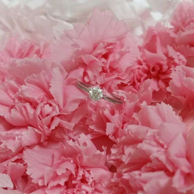 【AHKAH(アーカー)の口コミ】 さりげなくつけることができる華奢なリングを探していました。但し、あま…