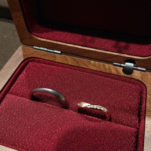 【MIORING(ミオリング)の口コミ】 はじめはみにいくだけのはずでした。
たくさん指輪のデザイン、たくさんの…