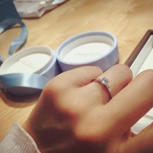 【【閉業】フラー・ジャコー(FURRER-JACOT)の口コミ】 一粒ダイヤでシンプルなものを探していましたが、シンプル過ぎてもつまら…