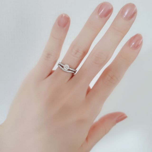 【カルティエ(Cartier)の口コミ】 婚約指輪と重ねて使いたかったので、重ねたときのデザインの相性を一番重…