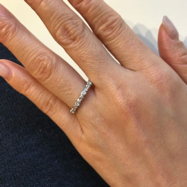 【BRILLIANCE+(ブリリアンスプラス)の口コミ】 マリッジリングはエタニティタイプにしようと探している時に個性的なエタ…