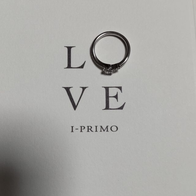 【アイプリモ(I-PRIMO)の口コミ】 非対称の指輪なので、華やかさとシックさをつける向き変えることで使用出…