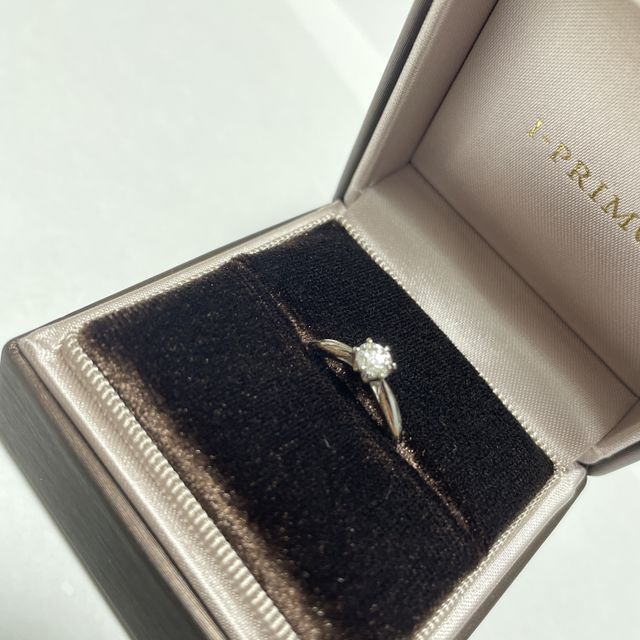 【アイプリモ(I-PRIMO)の口コミ】 シンプルなデザインで、かつダイヤモンドが出来るだけ綺麗に上品に見える…