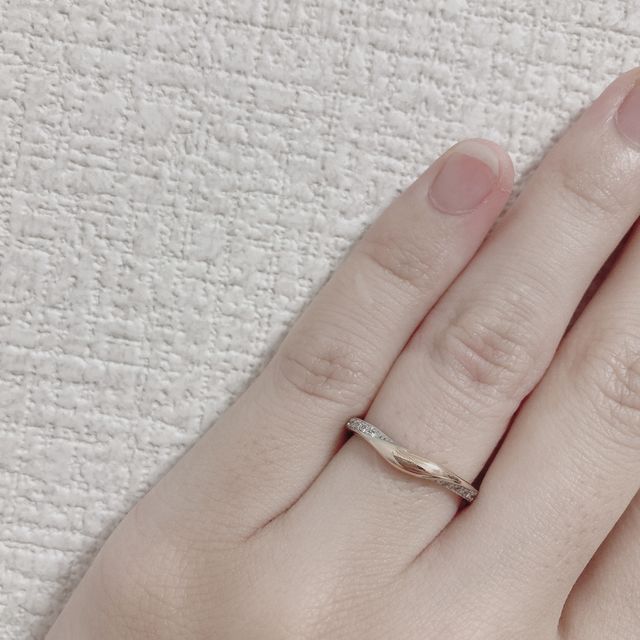 【GALA JEWELRY(ガラジュエリー)の口コミ】 真ん中はとろみのあるピンクゴールド、サイドはプラチナというデザインは…