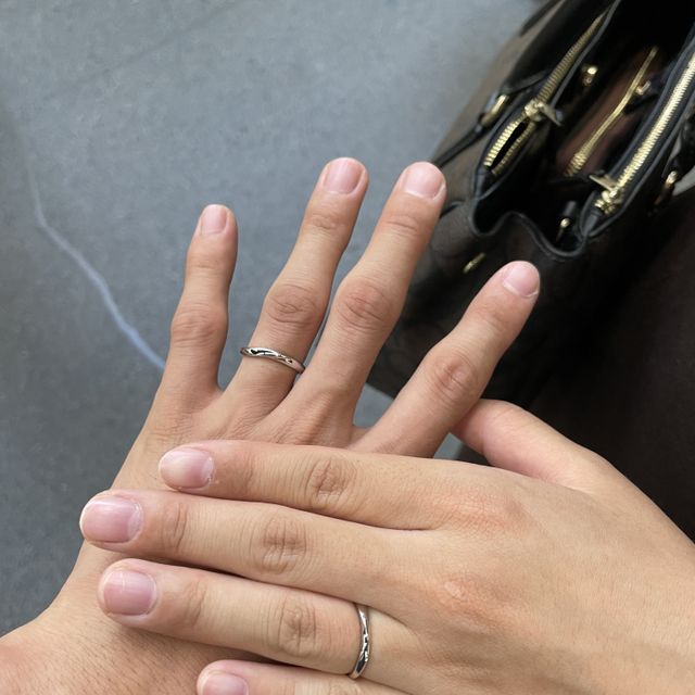 【銀座ダイヤモンドシライシの口コミ】 ねじれの入ったデザインやリングの太さ等がとてもよく、大満足でした。
最…