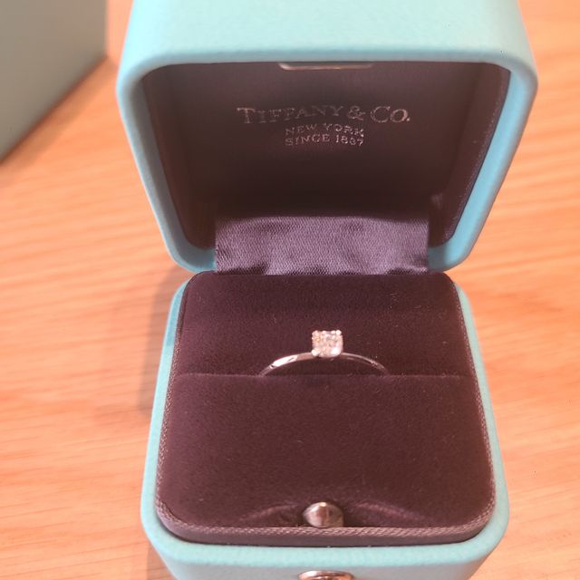 【ティファニー(Tiffany & Co.)の口コミ】 結婚指輪をTiffany & Co.のものに決めたので、婚約指輪もTiffany &…