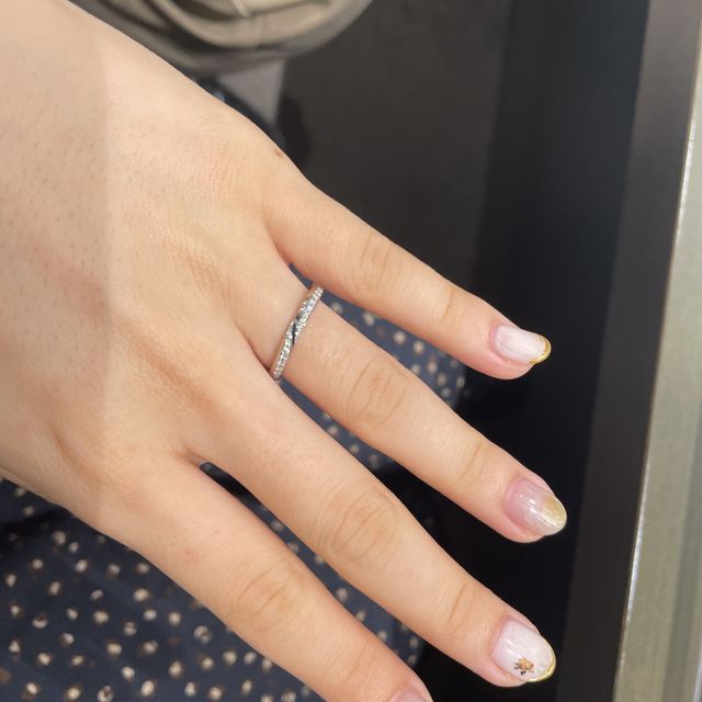 【アイプリモ(I-PRIMO)の口コミ】 細いリングにダイヤがいっしゅう、いっぱい入っており、とってもキラキラ…