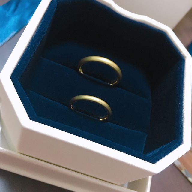 【4℃ BRIDAL(ヨンドシーブライダル)の口コミ】 ﾀﾞｲﾔなどはなくｼﾝﾌﾟﾙなものを希望していて且つﾃｸｽﾁｬｰを自分達で決められま…