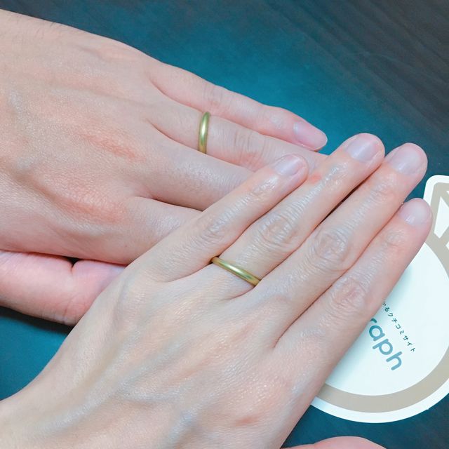 【4℃ BRIDAL(ヨンドシーブライダル)の口コミ】 ﾀﾞｲﾔなどはなくｼﾝﾌﾟﾙなものを希望していて且つﾃｸｽﾁｬｰを自分達で決められま…