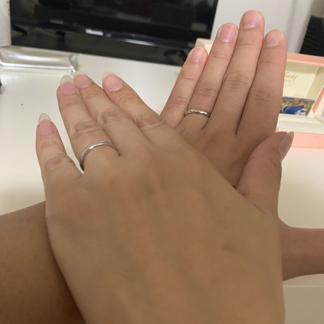 【ケイウノ ブライダル(K.UNO BRIDAL)の口コミ】 シンプルなデザインで裏のバラのワンポイントが気に入りました。もともと…