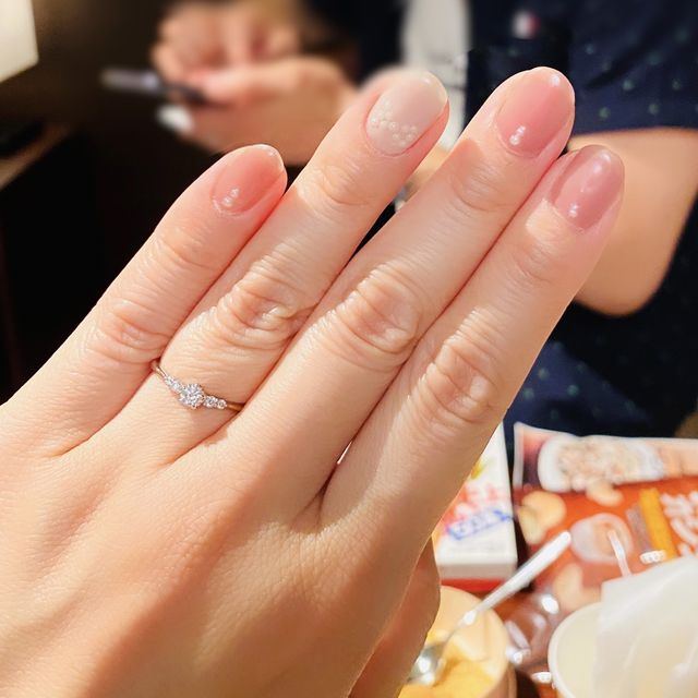 【LEGAN(レガン)の口コミ】 プラチナ、V字、真ん中のダイヤの両側にメレダイヤが2石入ったもの、細身…