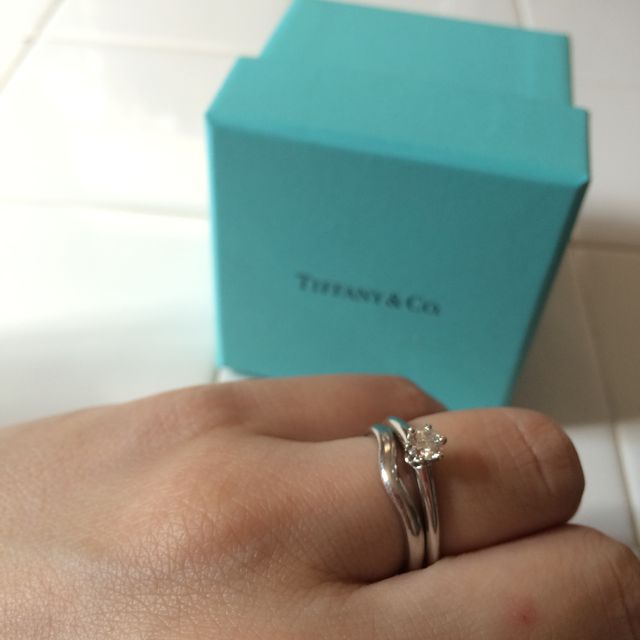 【ティファニー(Tiffany & Co.)の口コミ】 ハーモニーと迷いましたが、私のムチムチした手にはセッティングの方がし…