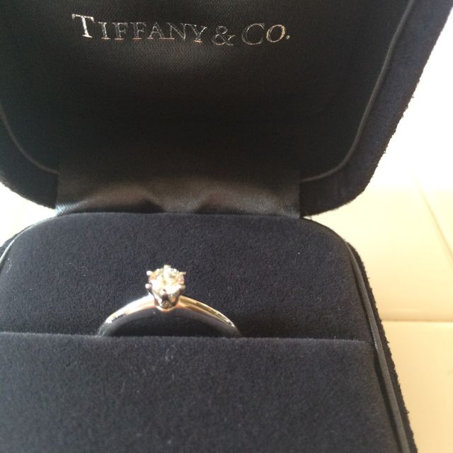 【ティファニー(Tiffany & Co.)の口コミ】 ハーモニーと迷いましたが、私のムチムチした手にはセッティングの方がし…