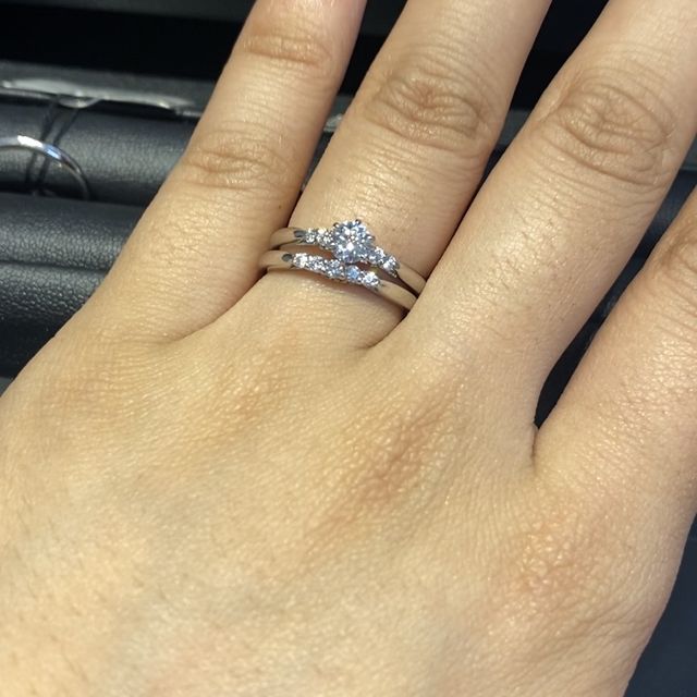 【エクセルコダイヤモンド(EXELCO DIAMOND)の口コミ】 ダイヤが爪でとまっているため、他とは違う輝きがありました。ダイヤのラ…