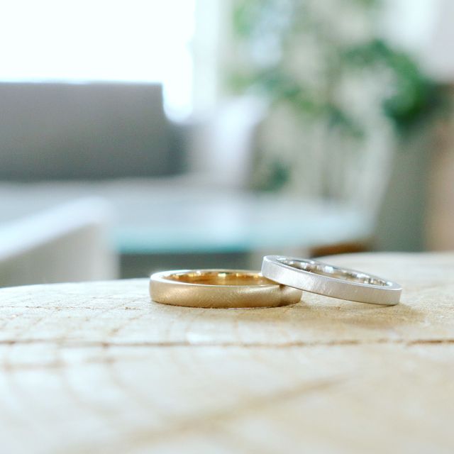 【鶴(mikoto)の口コミ】 結婚指輪で普段使いすることも加味しながらシンプルな指輪のデザインにい…