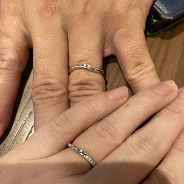 【アイプリモ(I-PRIMO)の口コミ】 ウェーブの形が気に入り選びました。
ストーンは無しのシンプルな指輪で最…