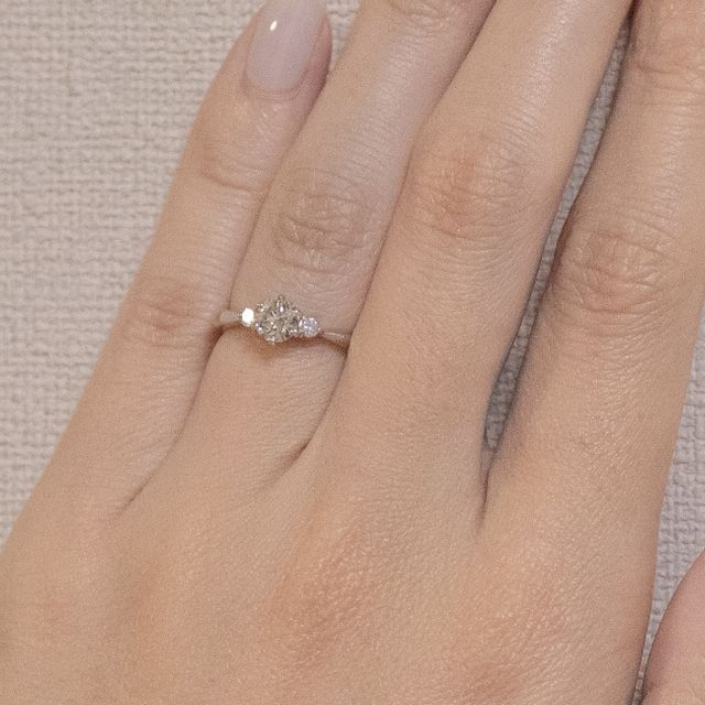 【日本ダイヤモンド貿易の口コミ】 定番ブランドは人と被るのと、ブランドのこだわりは無かったので、被りた…