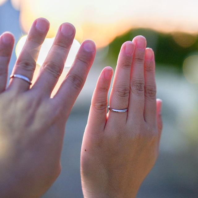 【銀座ダイヤモンドシライシの口コミ】 シンプルかつおしゃれな指輪を探しており、この指輪と出会いました。
いろ…